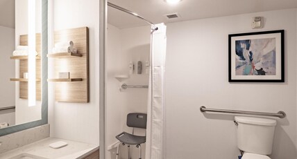Hilton Garden Inn Albany Room Type - 2QN MOB HEA ACC STE RI-SHW