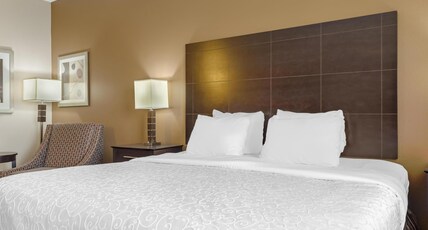 Best Western Plover-Stevens Point Hotel & Conference Center Room Type - Accessible - 1 King, Mobility Accessible, Communication Assistance, Roll In Shower, Work Desk, Micro Best Western Plover-Stevens Point Hotel & Conference Center Room Type - Accessible - 1 King, Mobility Accessible, Communication Assistance, Roll In Shower, Work Desk, Micro