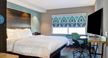TRU BY Hilton Edmonton Windermere Room Type - 1 KING BED