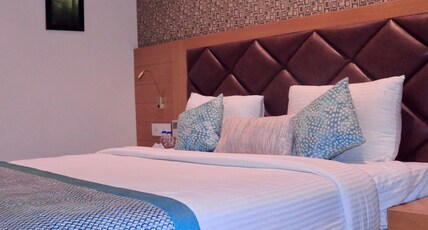 Hotel Landmark Near Golden Temple Room Type - Deluxe Room City View Hotel Landmark Near Golden Temple Room Type - Deluxe Room City View