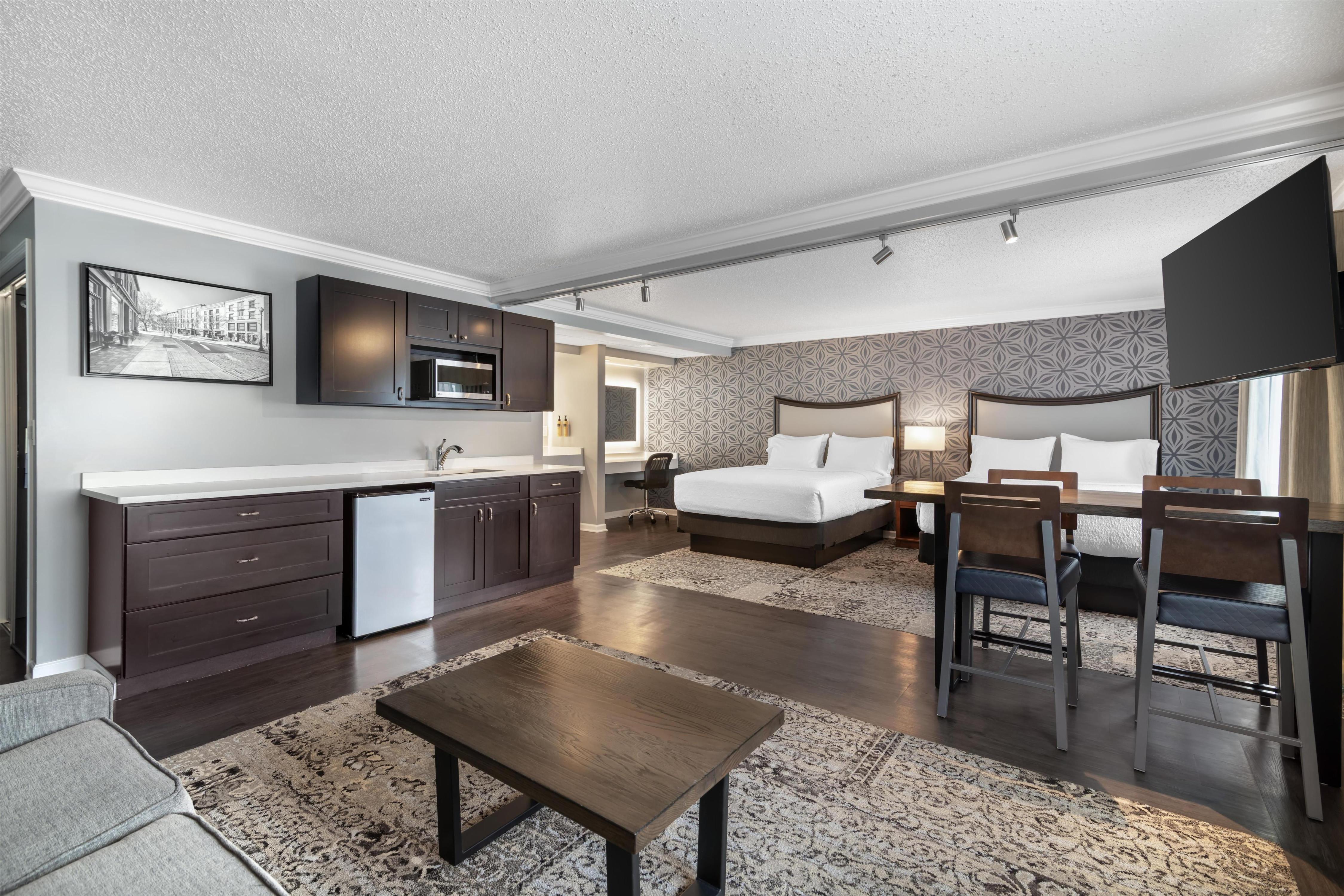 Best Western PLUS Franklin Square Inn - Tap to explore photos