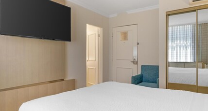 Best Western Dorchester Hotel Room Type - 1 Queen Bed, Non-Smoking, Refrigerator, Wi-Fi