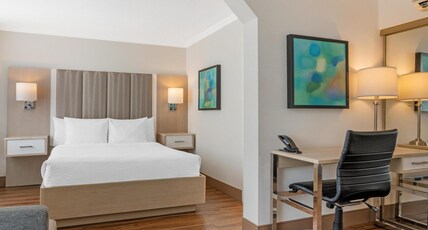 Best Western Dorchester Hotel Room Type - 1 Queen Bed, Non-Smoking, Junior Suite, Sofabed, Refrigerator, Wi-Fi