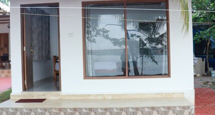 Cheenavala Homestay Room Type - Riverside Room