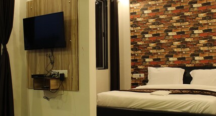 Strawberry Hills Room Type - Strawberry Hills Hatgad Fort View