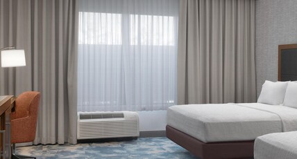 Hampton Inn & Suites Baltimore North/Timonium, MD Room Type - 2QN MOB HEARING ACC TUB NS