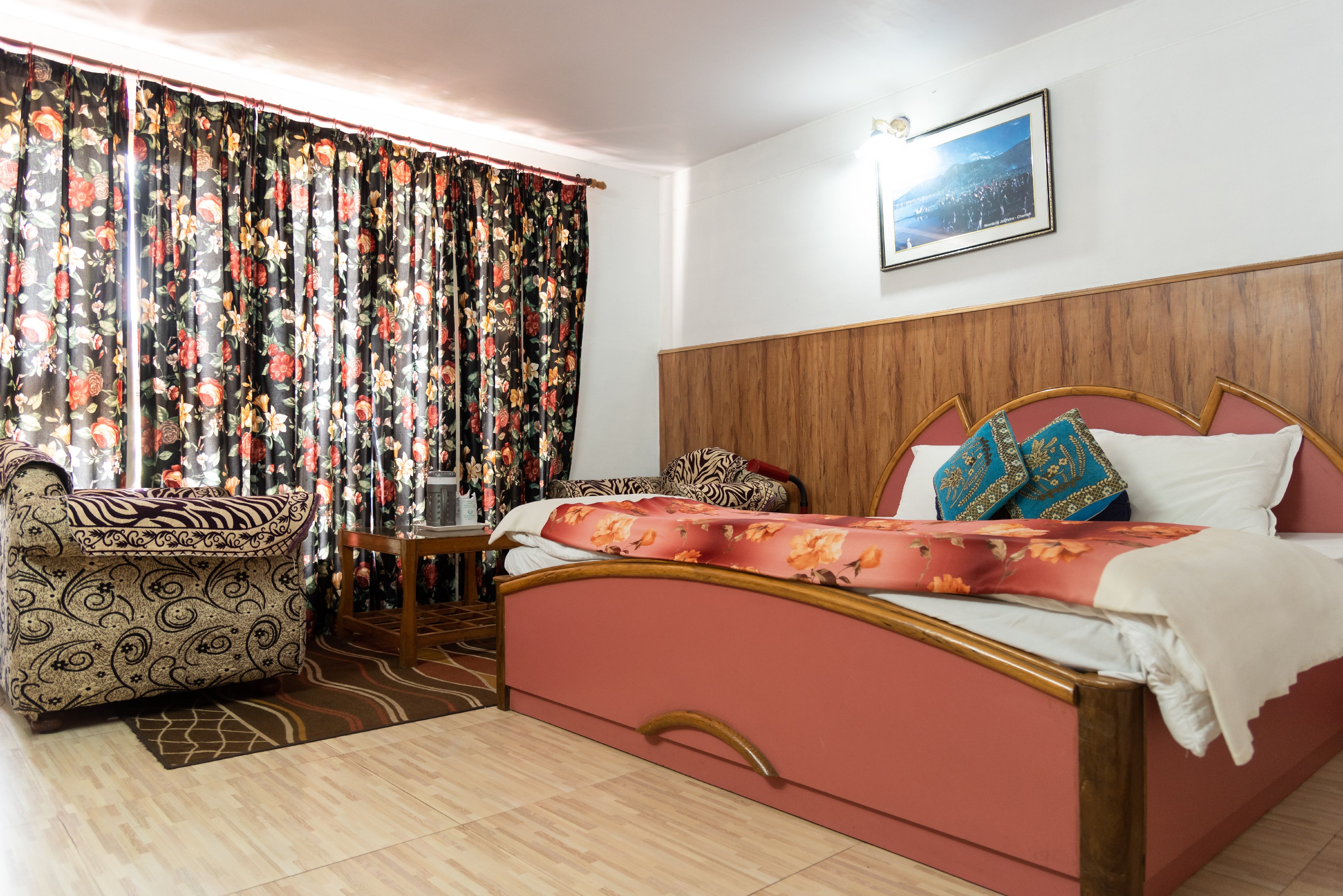 MUKTESHWAR HIMALAYAN RESORT - Tap to explore photos