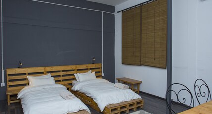 YaketyYak Hostel Room Type - Deluxe Twin Room