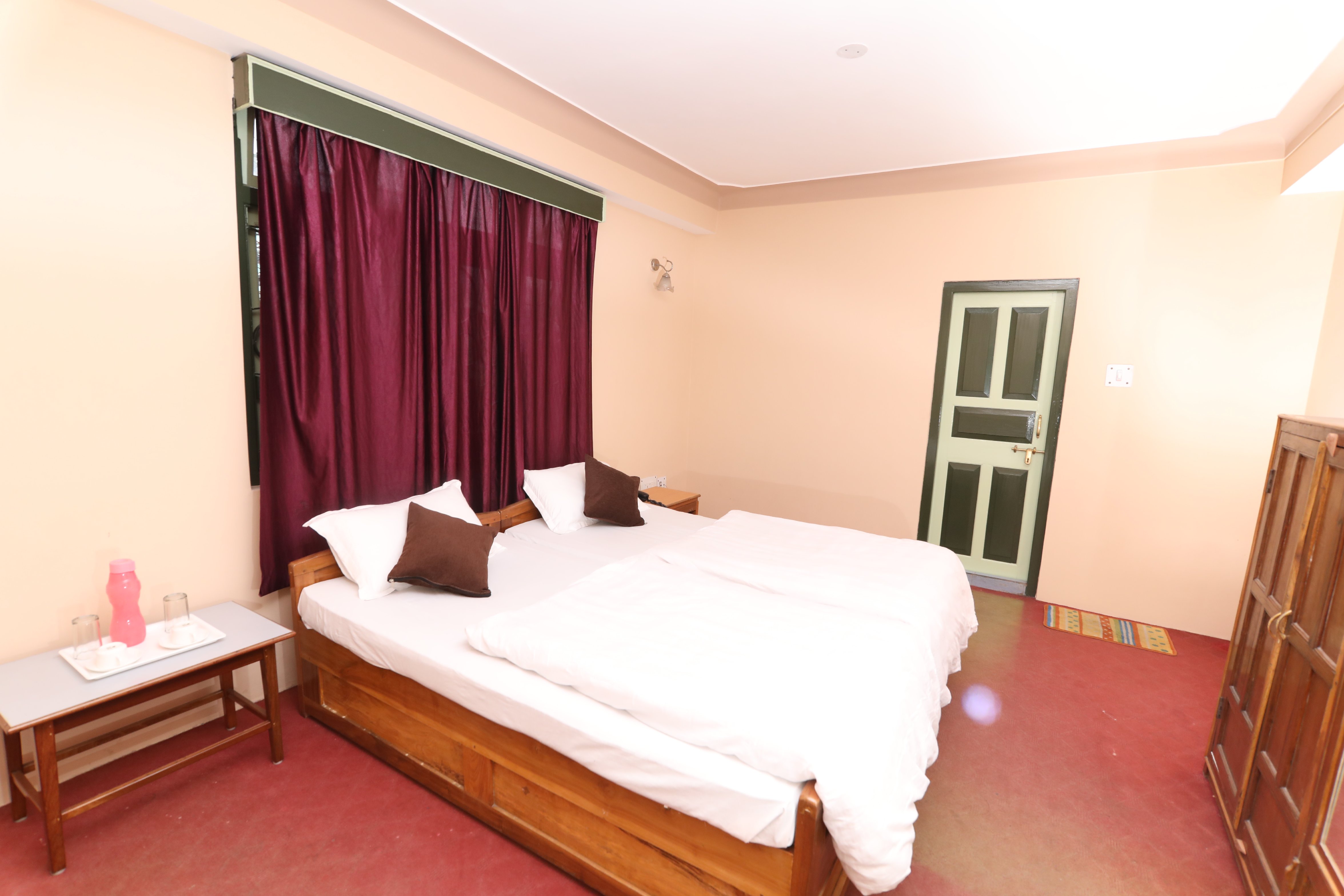 Hotel Tenancy - 2min walking distance from Mg Marg - Tap to explore photos