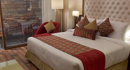 Royale Retreat & Spa near Mall Road Room Type - Premium Lounge - Jacuzzi Royale Retreat & Spa near Mall Road Room Type - Premium Lounge - Jacuzzi