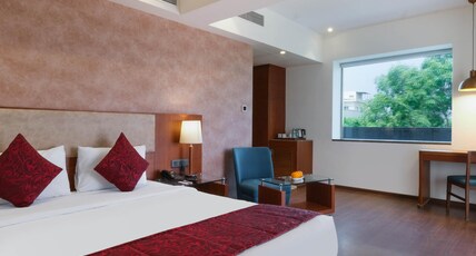 7 Apple Hotel - Viman Nagar, Pune Room Type - Suite Room with Balcony