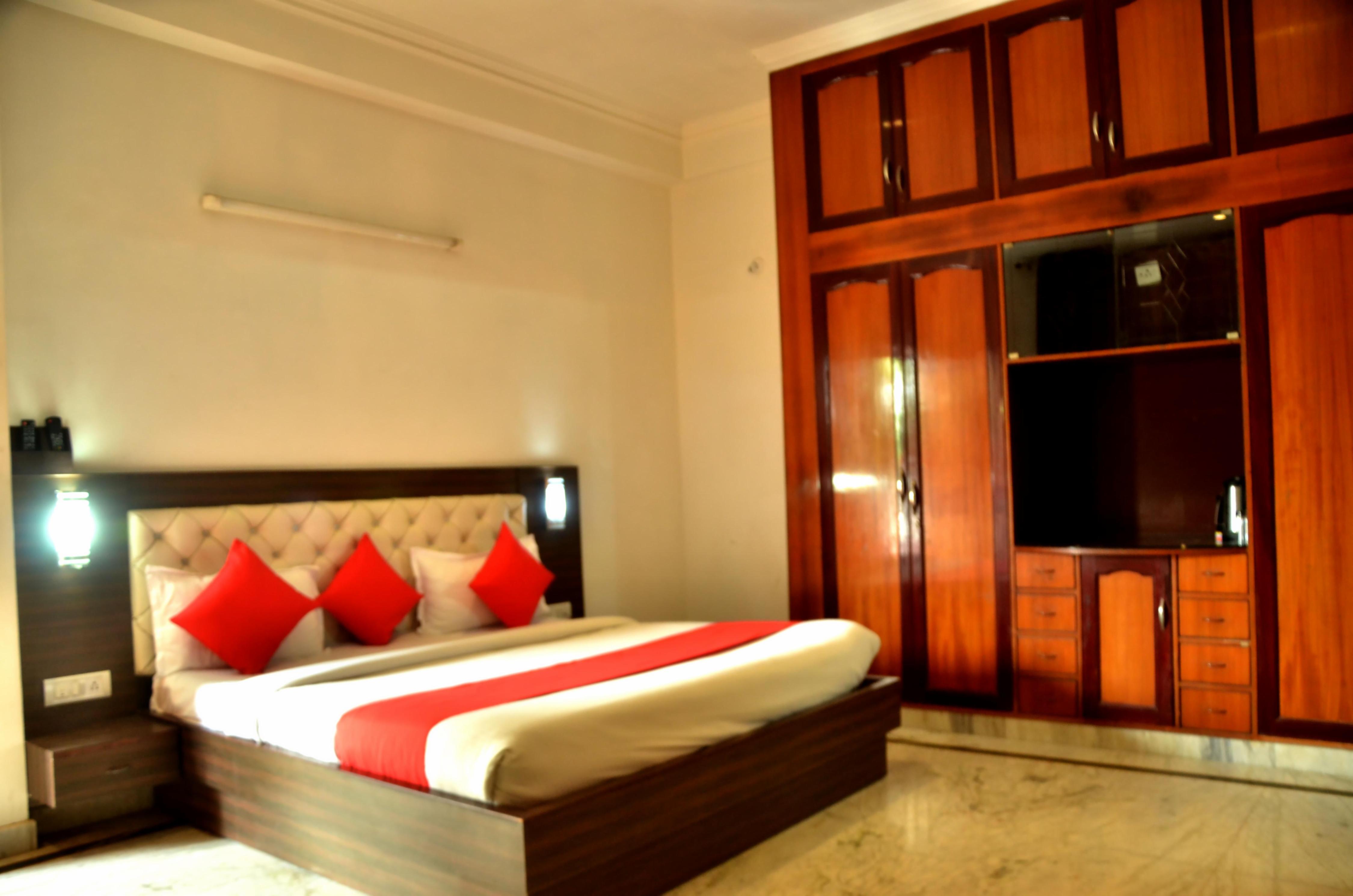 Hotel Marc Royal - Agra - Tap to explore photos