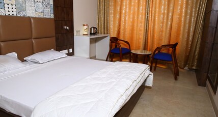 Hotel Manbhavan - 300 MTR from Krishna Janam Bhumi Room Type - Deluxe Room Hotel Manbhavan - 300 MTR from Krishna Janam Bhumi Room Type - Deluxe Room