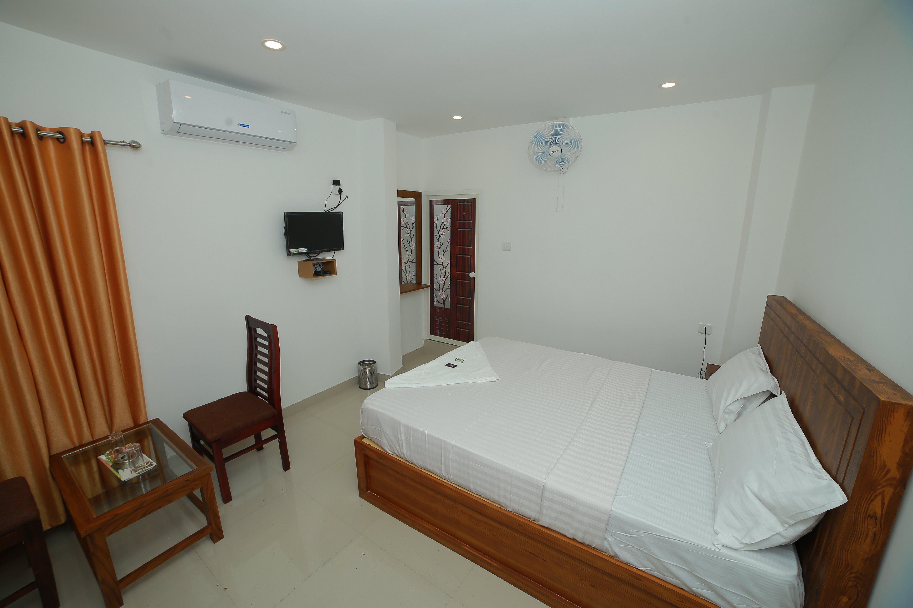 Phoenix Residency Room Type - Deluxe AC