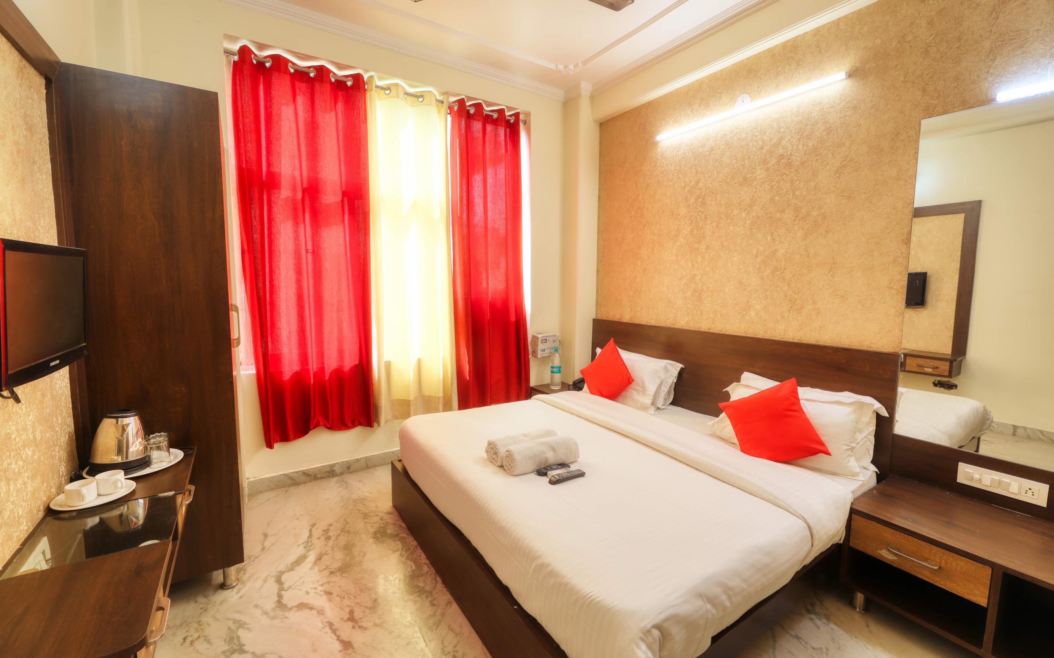 Hotel Pulse Inn- Near Jaipur Railway Station - Tap to explore photos