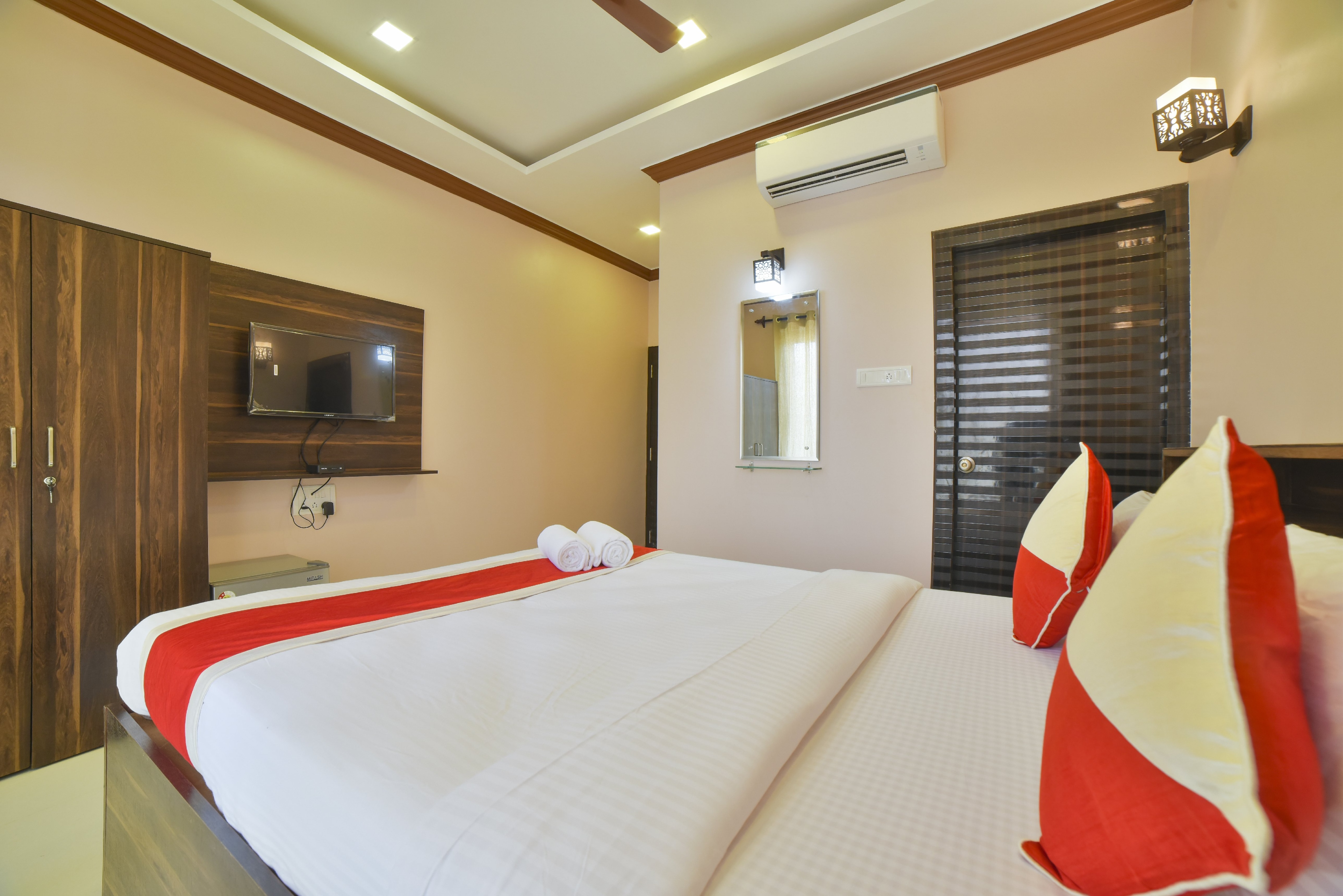 Hotel Baga HighQ - Tap to explore photos