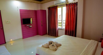 Darban Resort Room Type - Royal Suite With Bathtub (2 Person) Darban Resort Room Type - Royal Suite With Bathtub (2 Person)