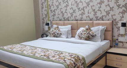 Hotel Rising Sun Room Type - Deluxe Double Room