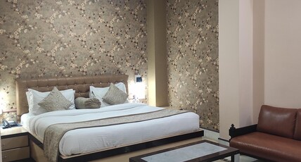 Hotel Rising Sun Room Type - King Suite Room