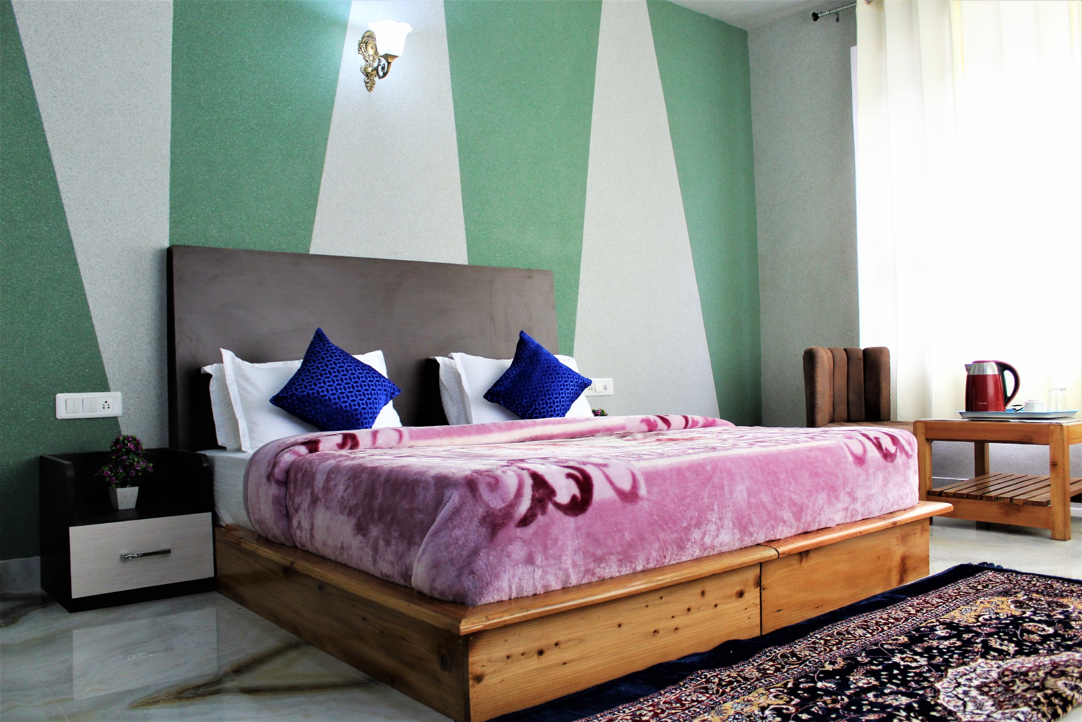 Hotel Raahat Inn - Tap to explore photos