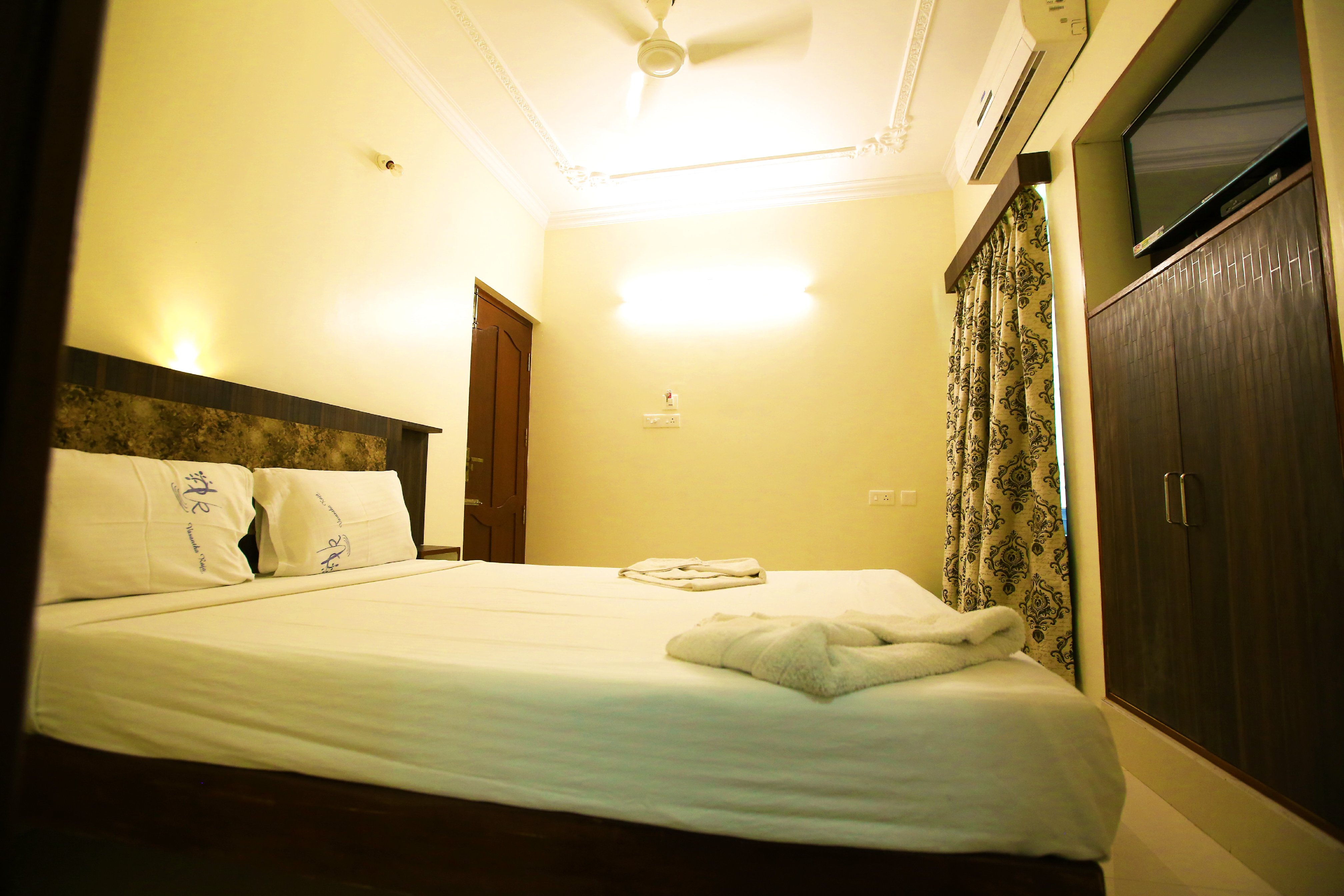 Vasantharaja Inn - Tap to explore photos