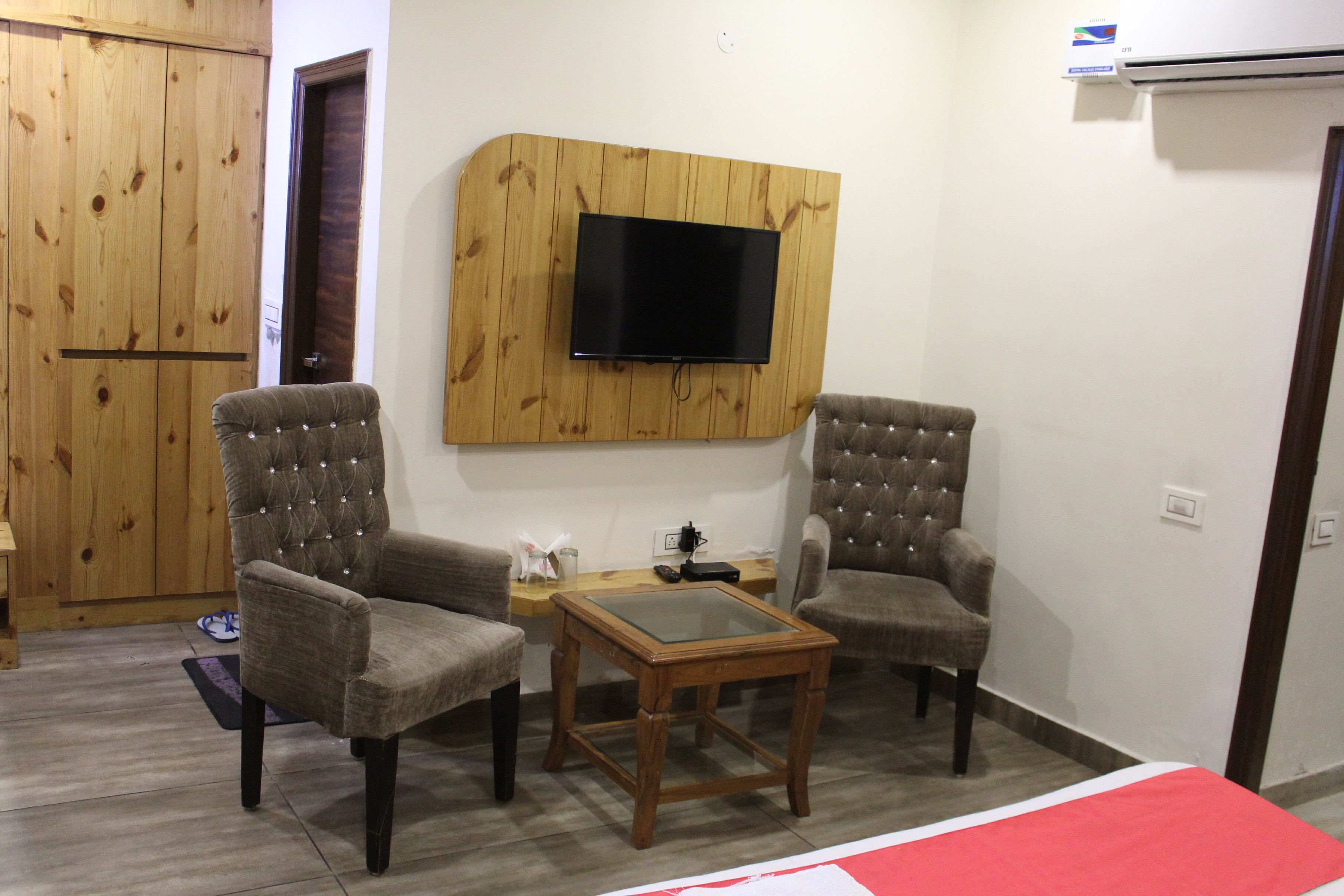 Hotel Hashtag - Tap to explore photos