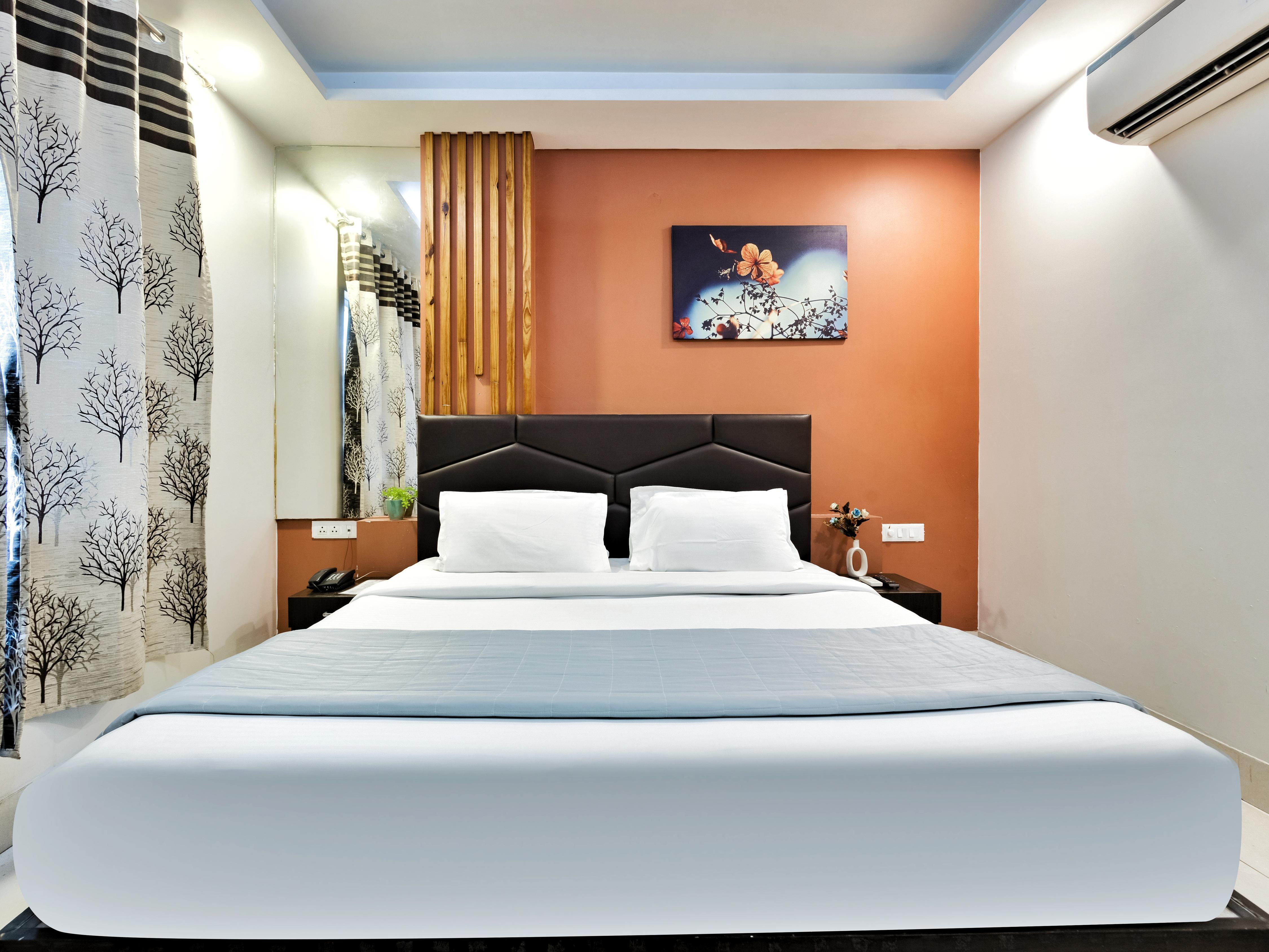 Hotel Delhi Aerocity - Tap to explore photos