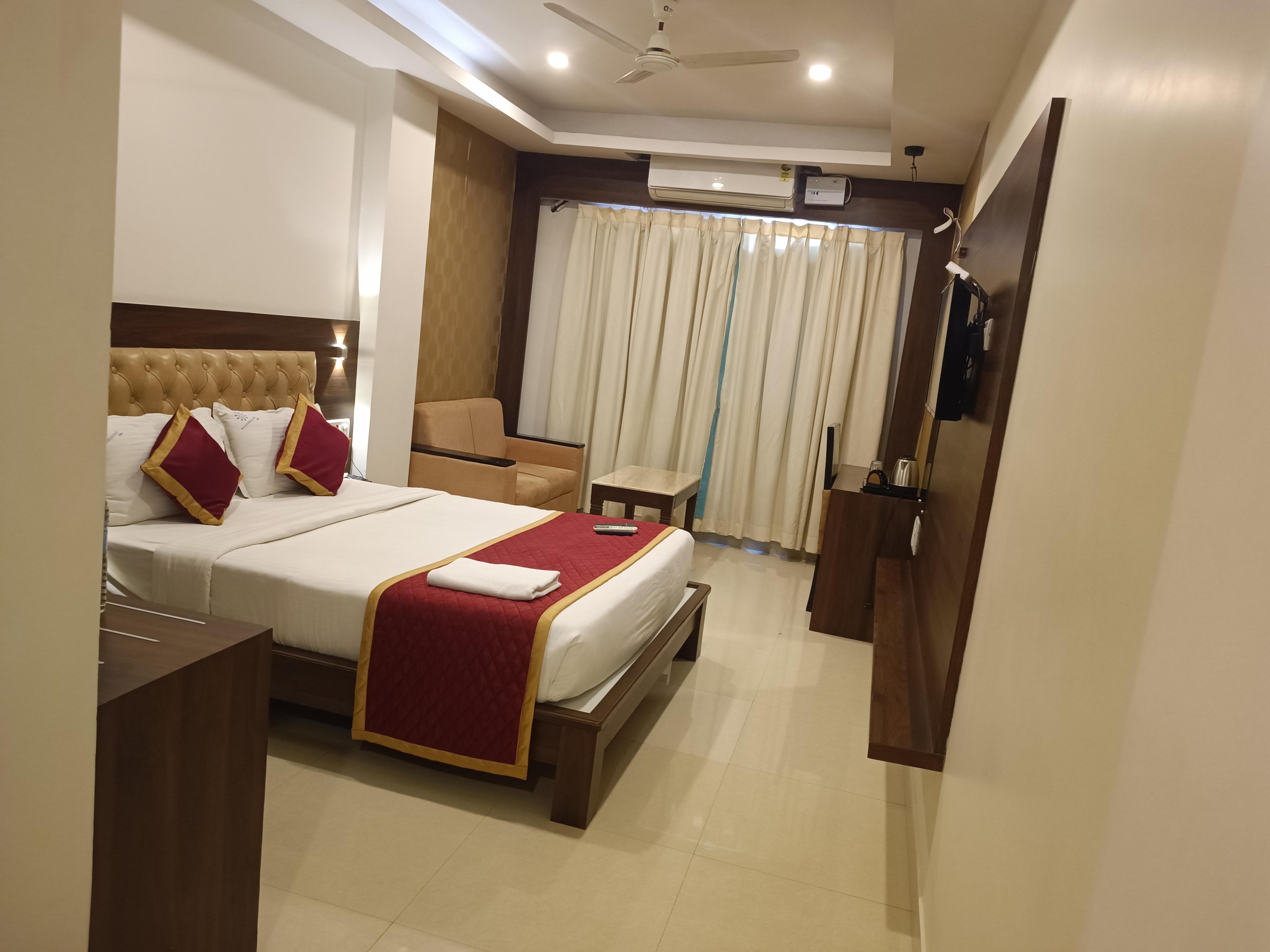 Anandhas Inn Elite - Tap to explore photos
