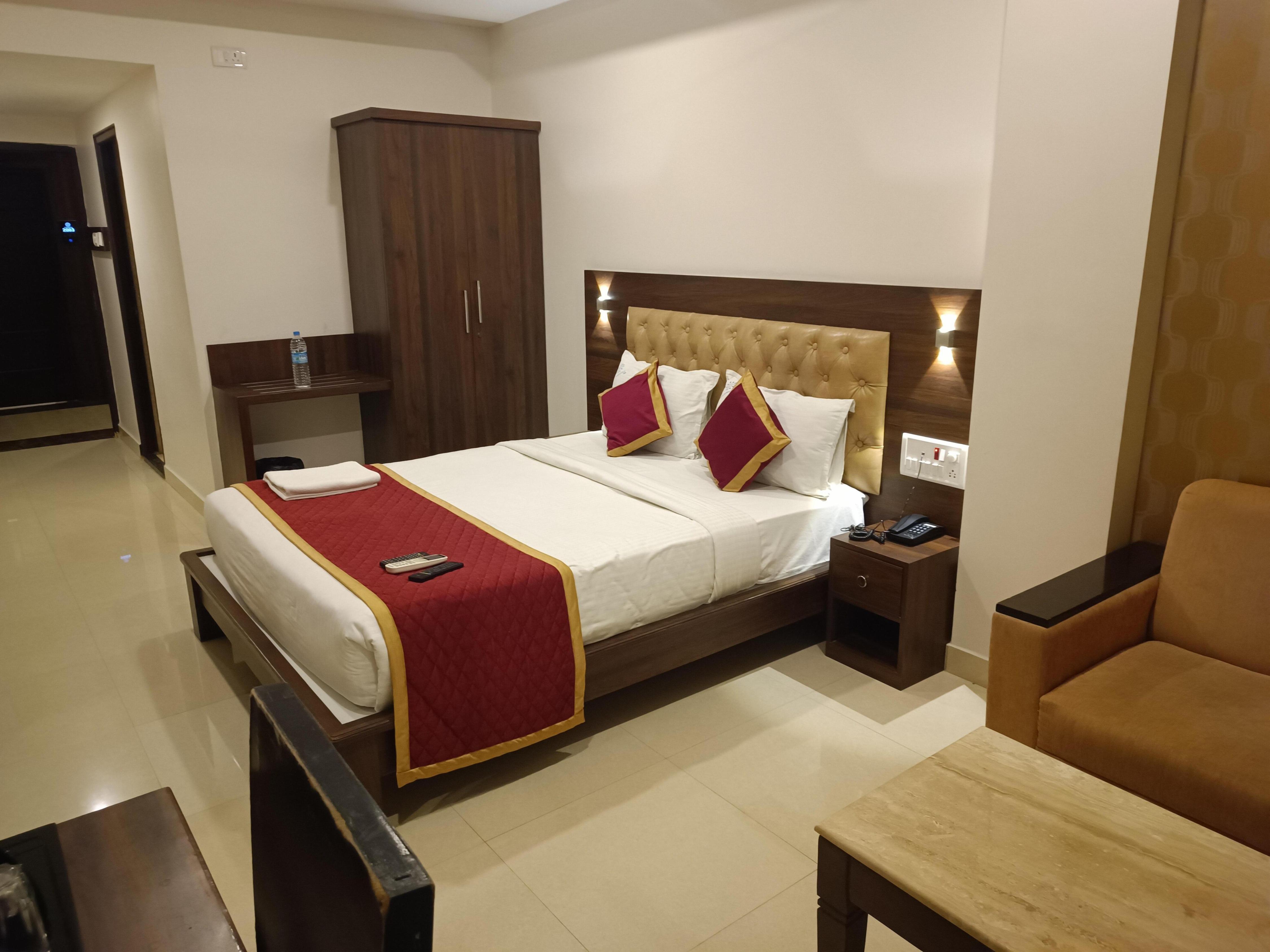 Anandhas Inn Elite - Tap to explore photos