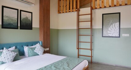 Rivercrest Stays Room Type - Aqua  and Olive Cottage