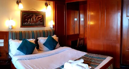 Hotel Sunflower  Room Type - Deluxe Double Room (Non-View) (Minus 1 Floor)