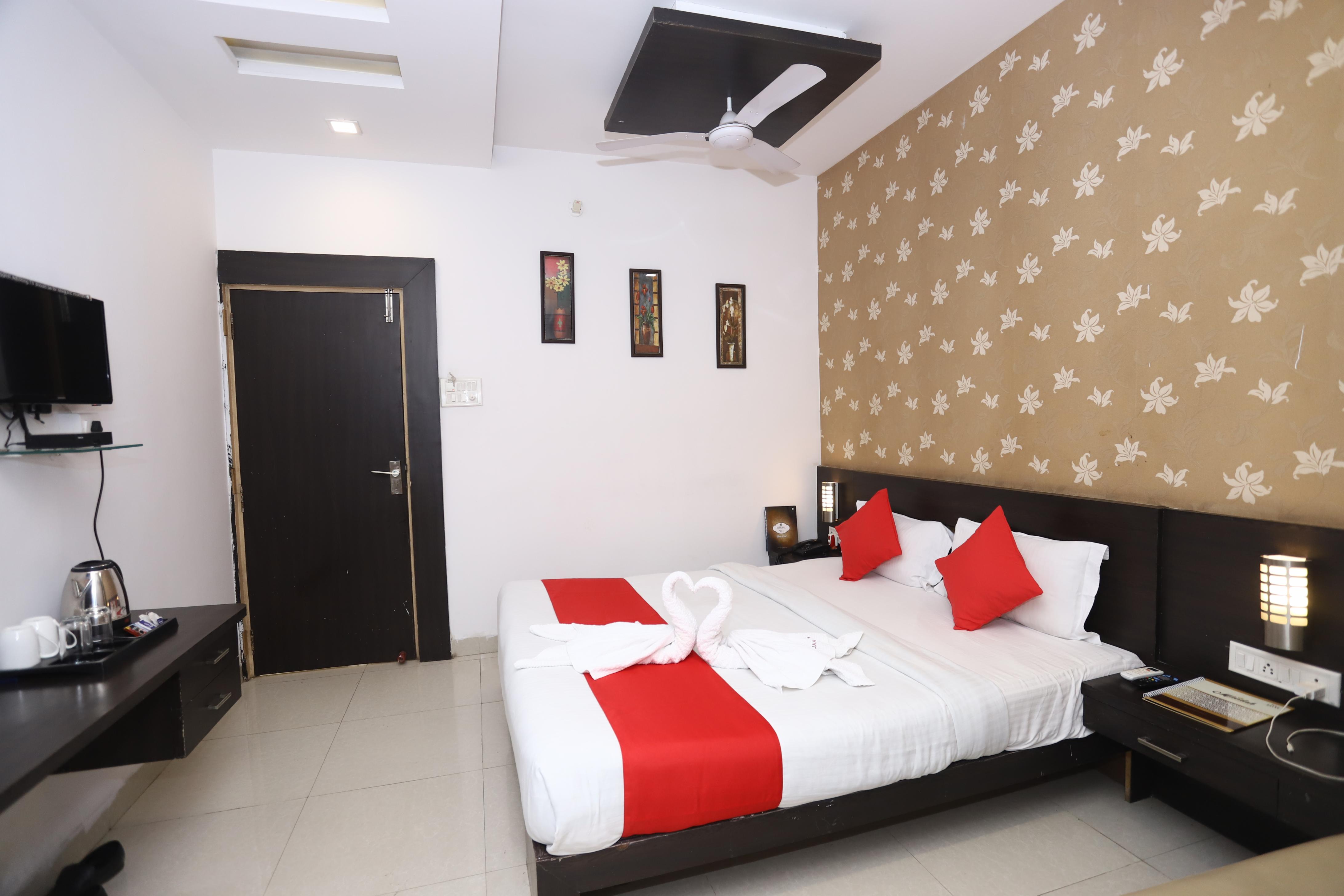 Hotel Manaal Pithampur - Tap to explore photos