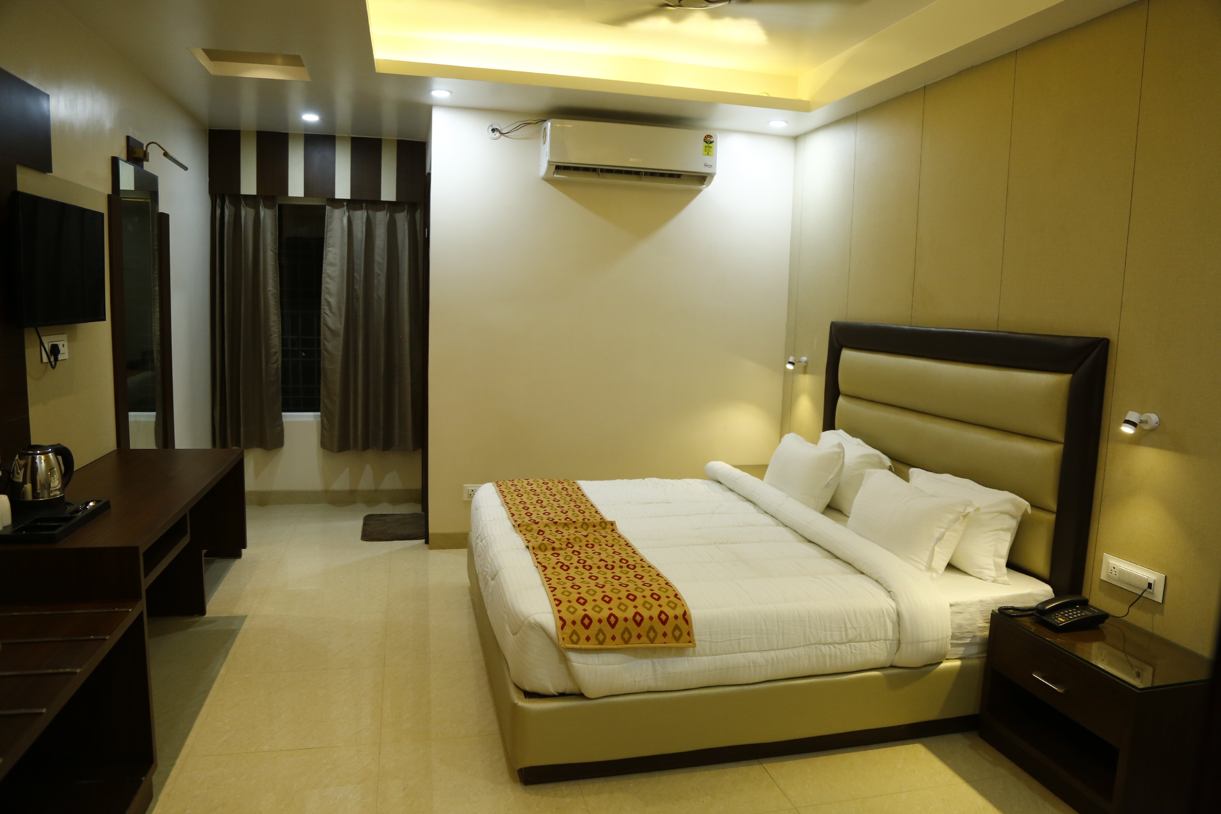 Landmark Hotel Room Type - Deluxe