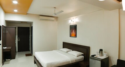 HOTEL COMFORT WORLD Room Type - Deluxe Twin Bed