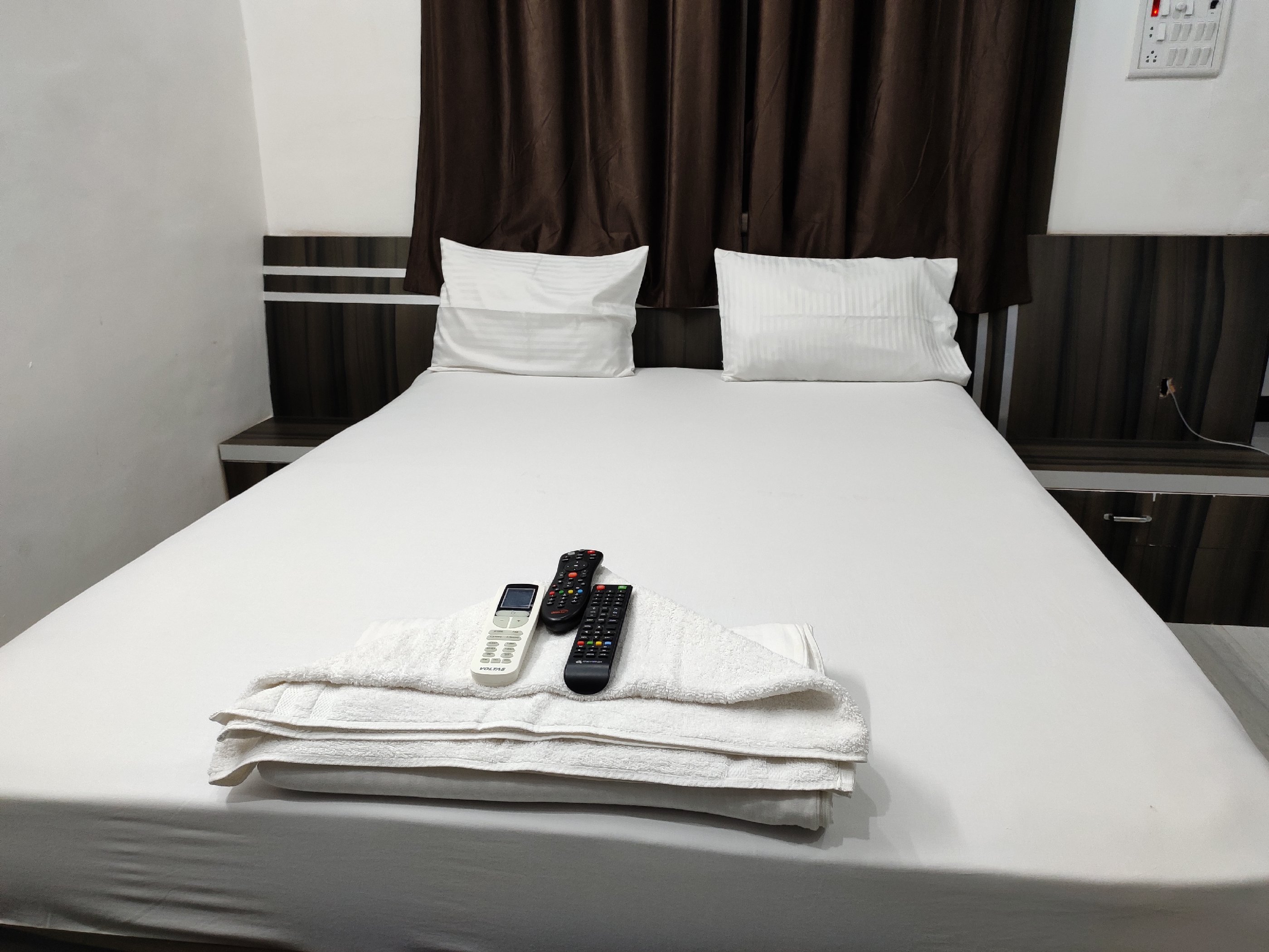 Hotel Sivoy Room Type - Deluxe Room with Queen Bed