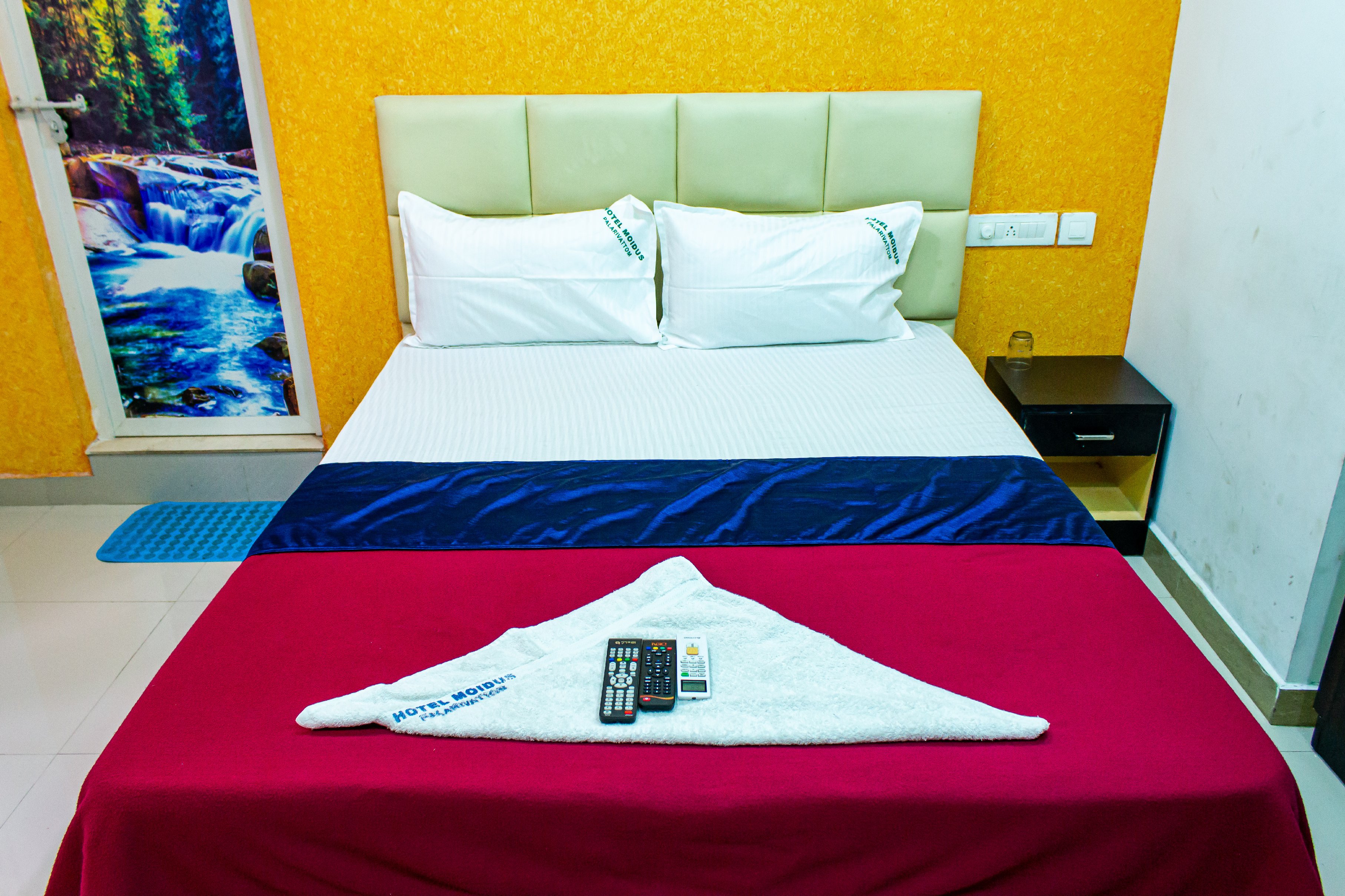 Lodging Hotel Moidus - Tap to explore photos