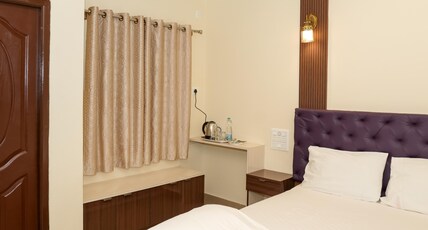 Shwetha Lodge Room Type - Deluxe Double Non AC