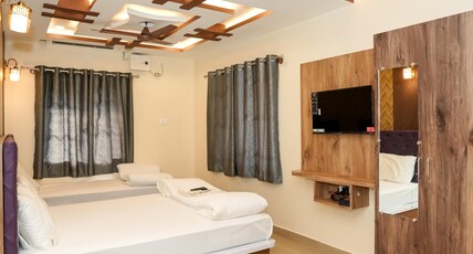 Shwetha Lodge Room Type - Deluxe Triple AC