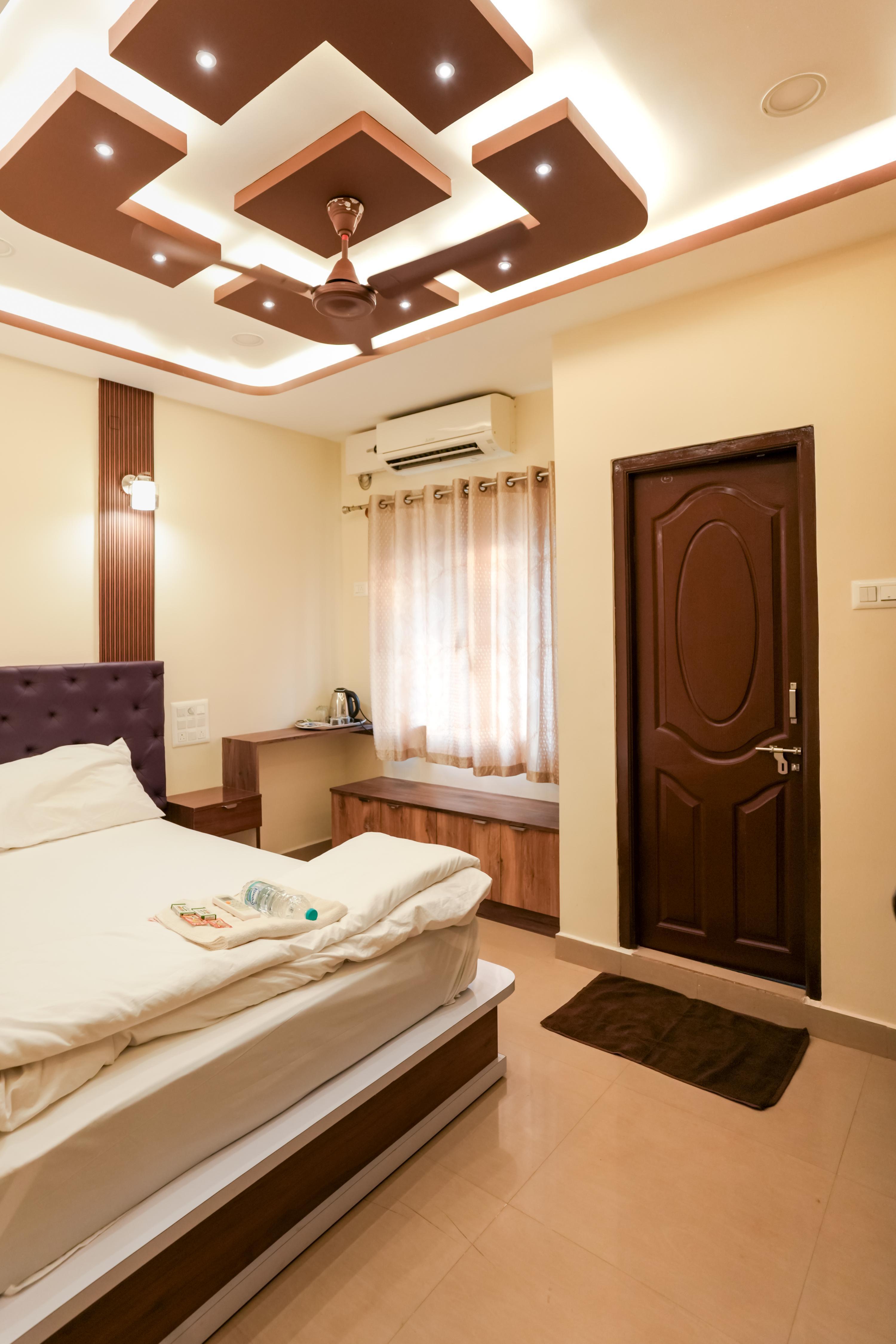 Shwetha Lodge Room Type - Deluxe Double AC