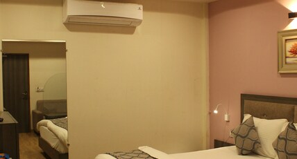 Hotel Maryline Red Room Type - Suite Room