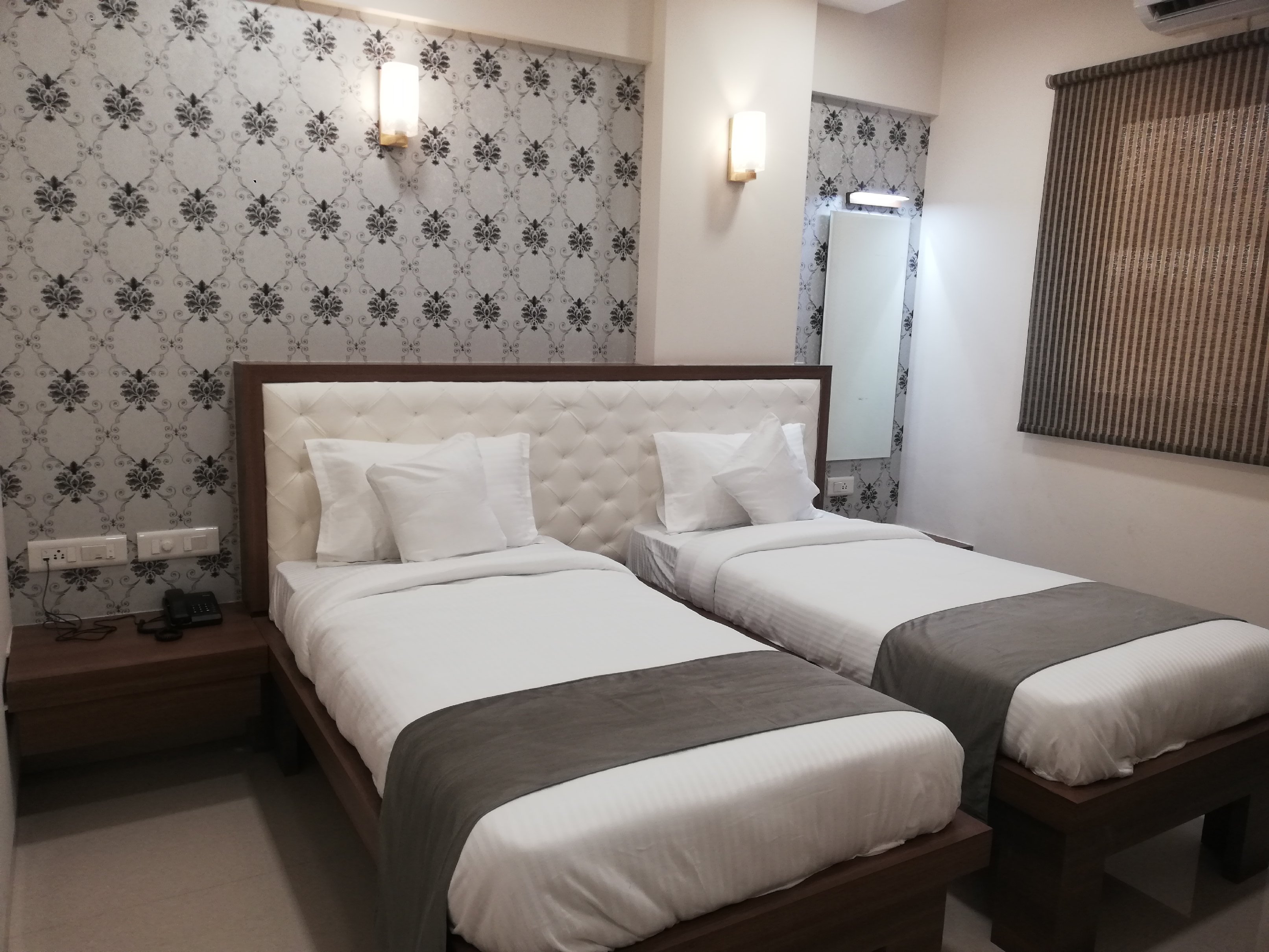 Hotel Vrushali Inn Room Type - EXECUTIVE ROOMS TWIN BED
