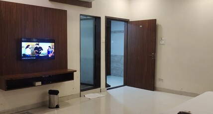 Hotel Golden Palms Room Type - Triple Ac Room