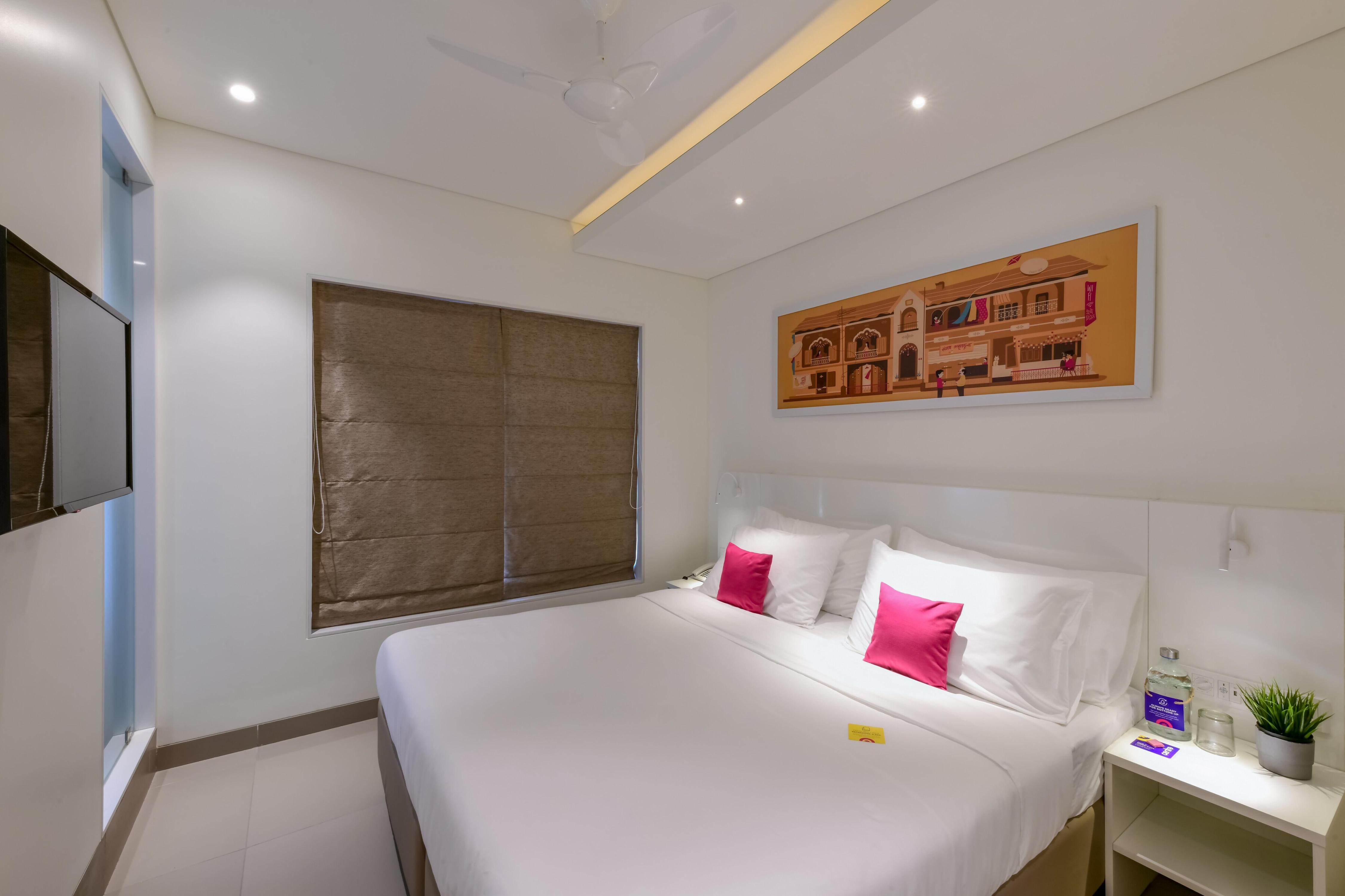 Centro Room Type - Cozy Room with King Cloudbed