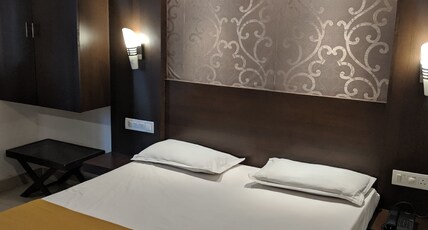 Aashraya Hotel Room Type - DELUXE NON AC ROOM