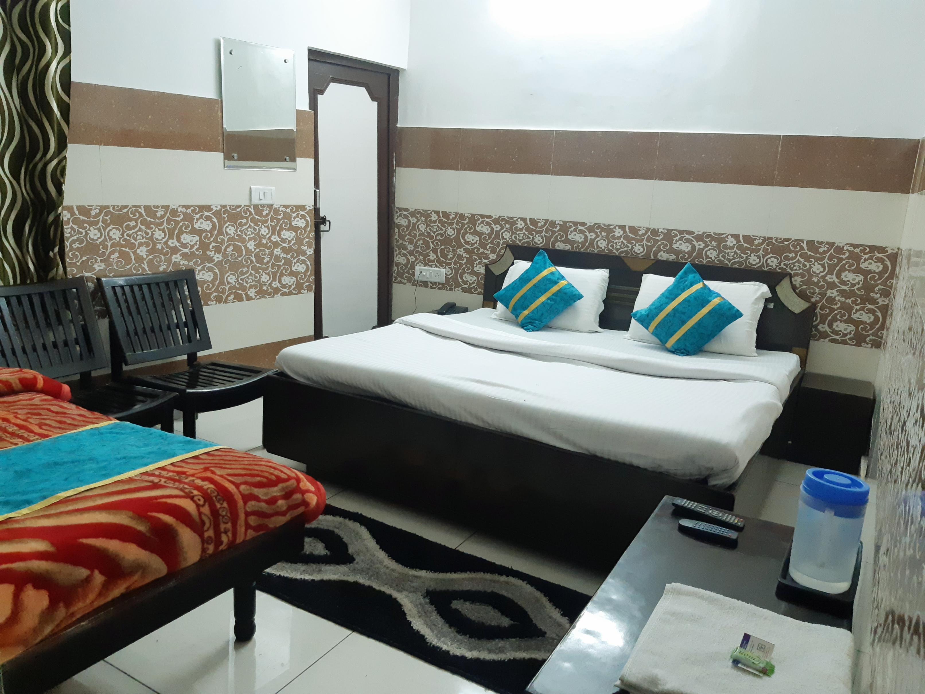 Madhu palace Room Type - Family 3 Bedded Room Fan With Cooler