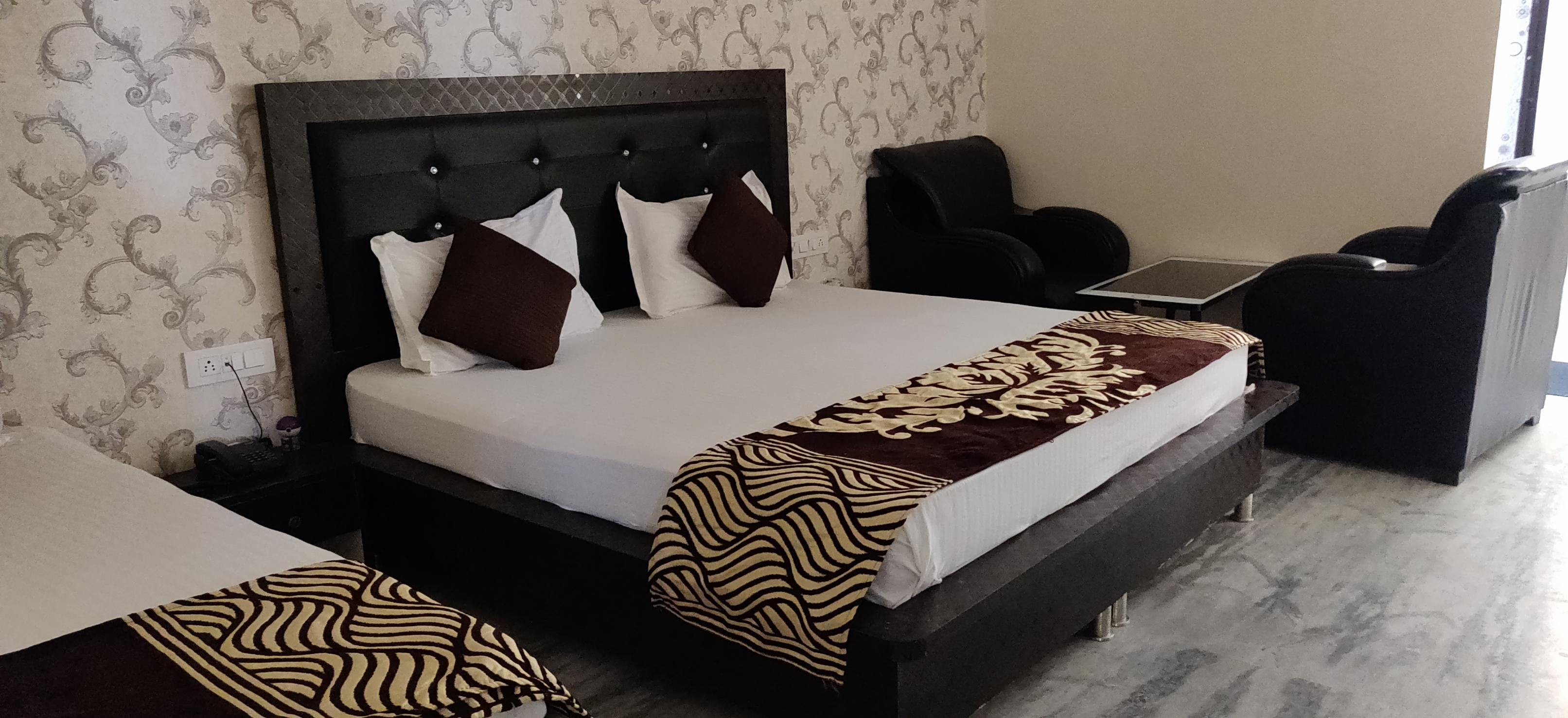 Hotel Krishna Palace - Tap to explore photos