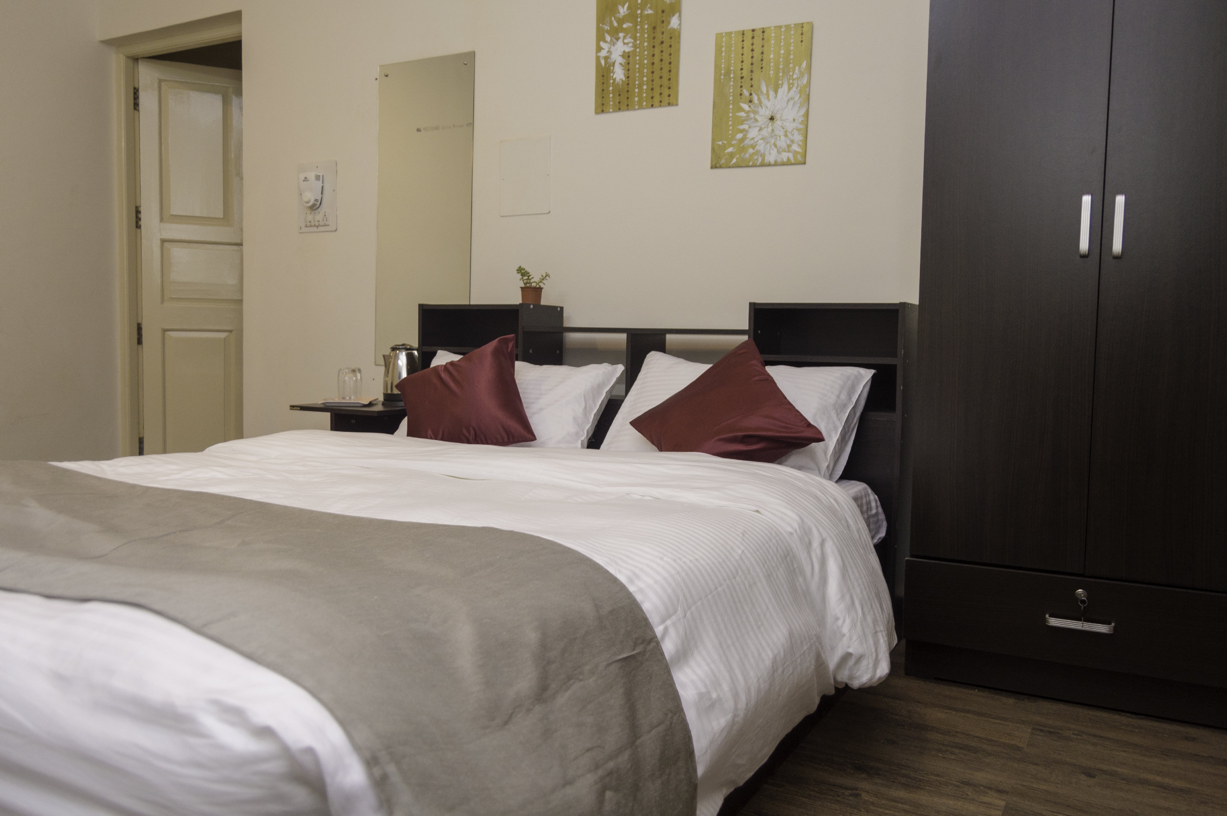 Sundaze Guesthouse | Rooms & Caretaker - Tap to explore photos