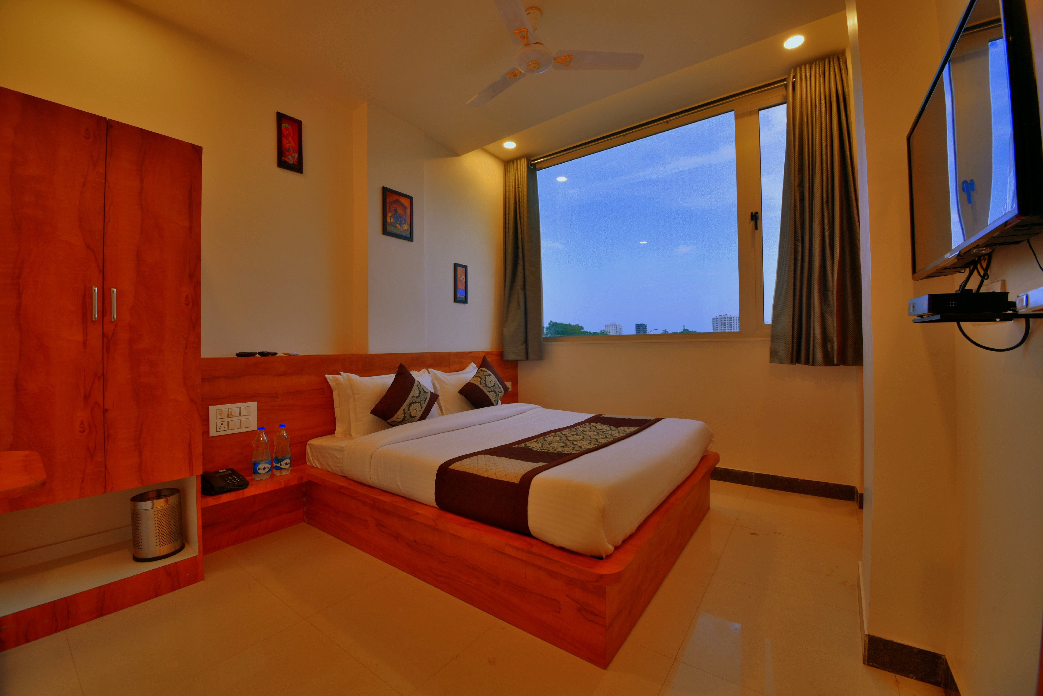 Hotel Swarna Vilas Room Type - Deluxe Room