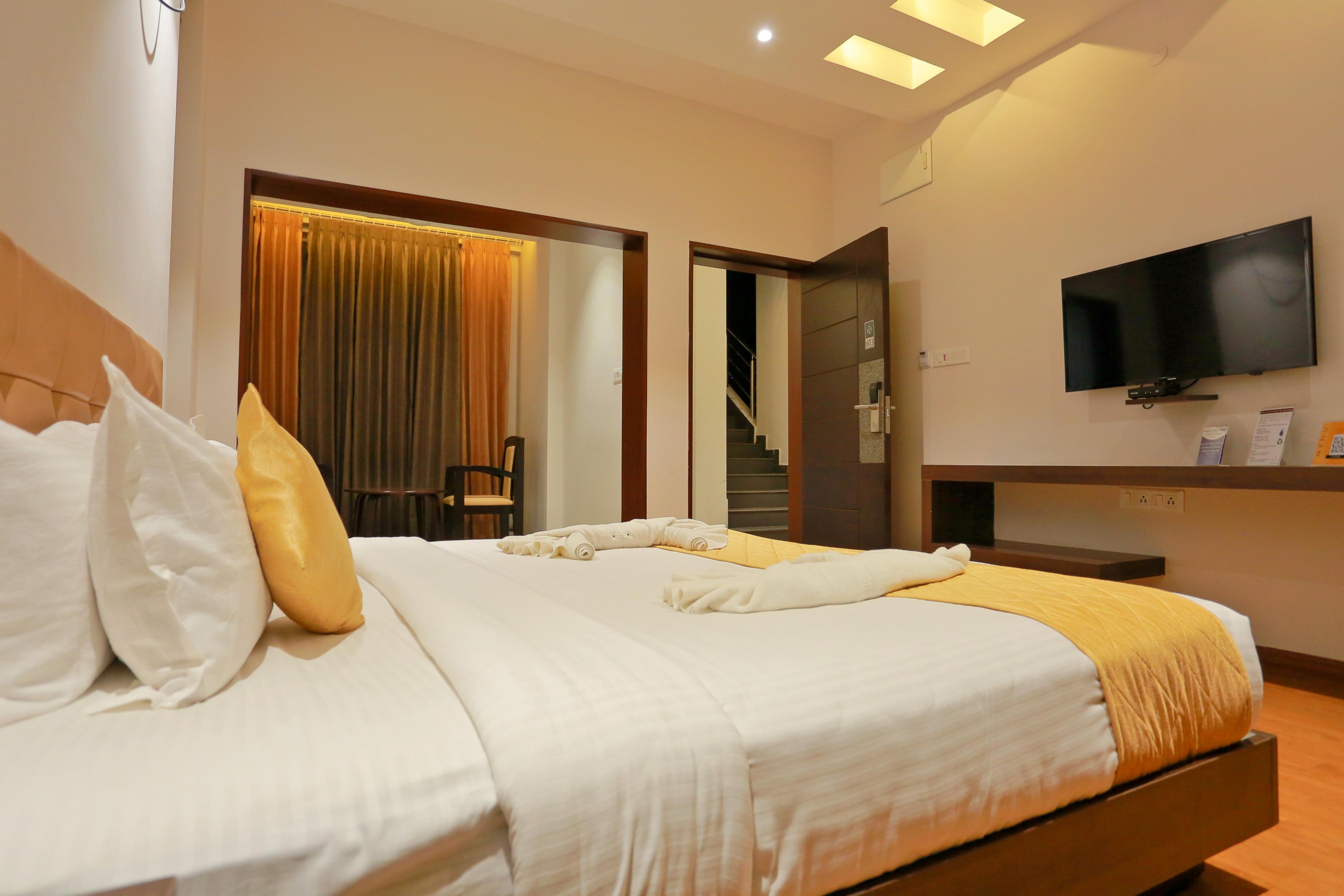 Grand Signature Hotel and Spa - Tap to explore photos