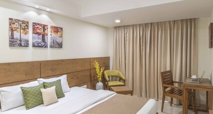 HOTEL MOUNT WAY Room Type - DELUXE KING BED ROOM